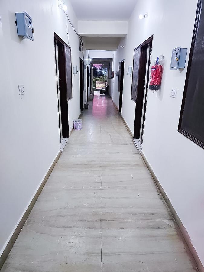 Roomshala 125 Maharaja - Near Majnu Ka Tilla Hotel