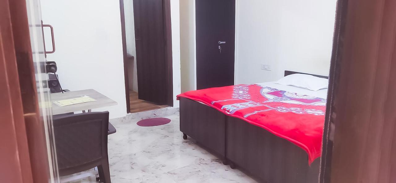 Roomshala 125 Maharaja - Near Majnu Ka Tilla New Delhi