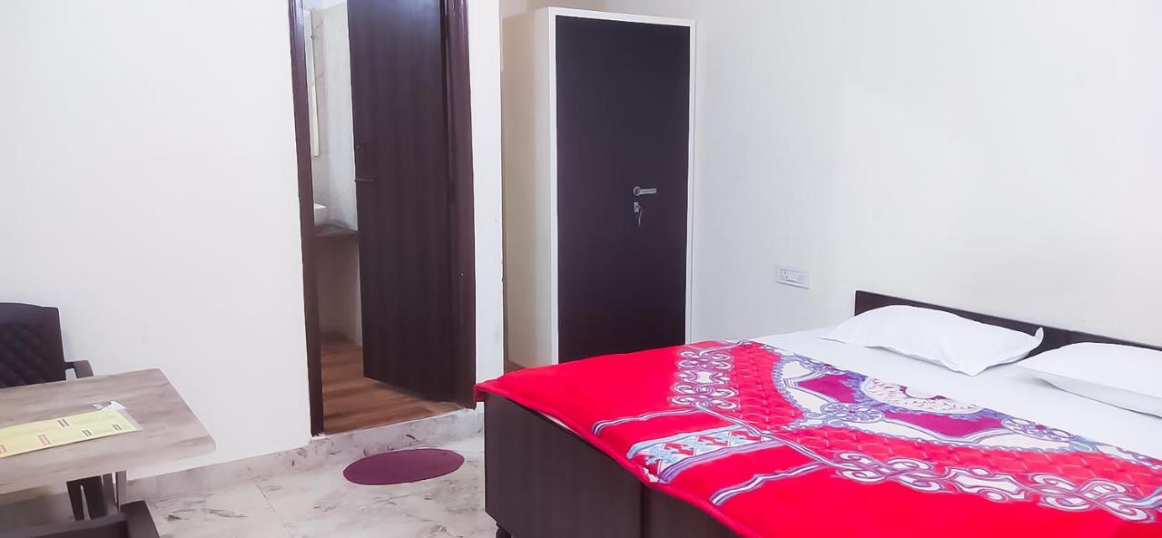 Roomshala 125 Maharaja - Near Majnu Ka Tilla New Delhi